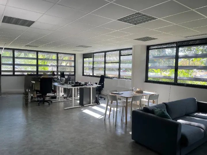Location Bureaux 145 m² - Photo 1