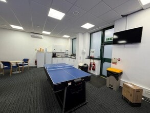 Leatherhead Rd, Chessington to rent Interior Photo- Image 1 of 6