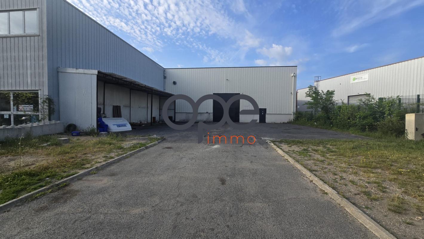 Industrial in SAINT-OUEN-L'AUMONE for sale Building Photo- Image 1 of 9