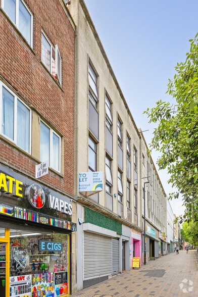 48 Kirkgate, Wakefield to rent - Building Photo - Image 2 of 3