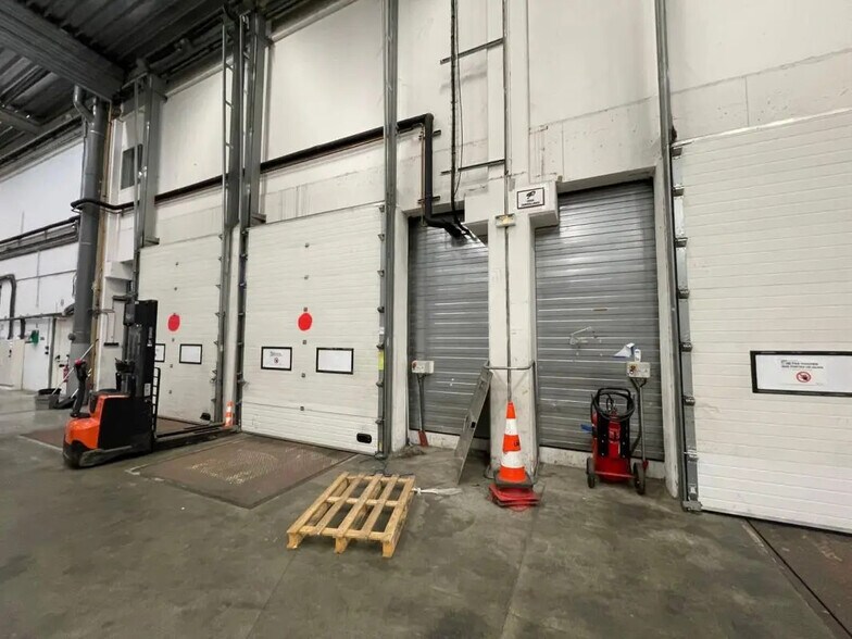 Office in Ivry-sur-Seine to rent - Building Photo - Image 2 of 14