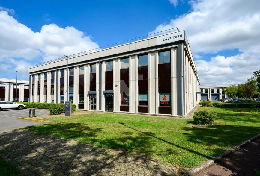 Light Industrial in Antony to rent - Building Photo - Image 1 of 10