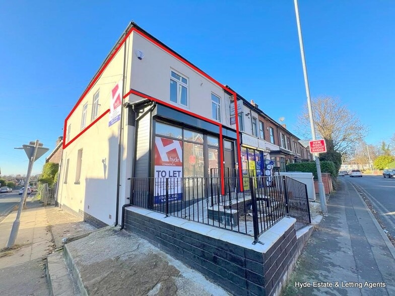 363 Bury Old Rd, Manchester to rent - Building Photo - Image 1 of 2