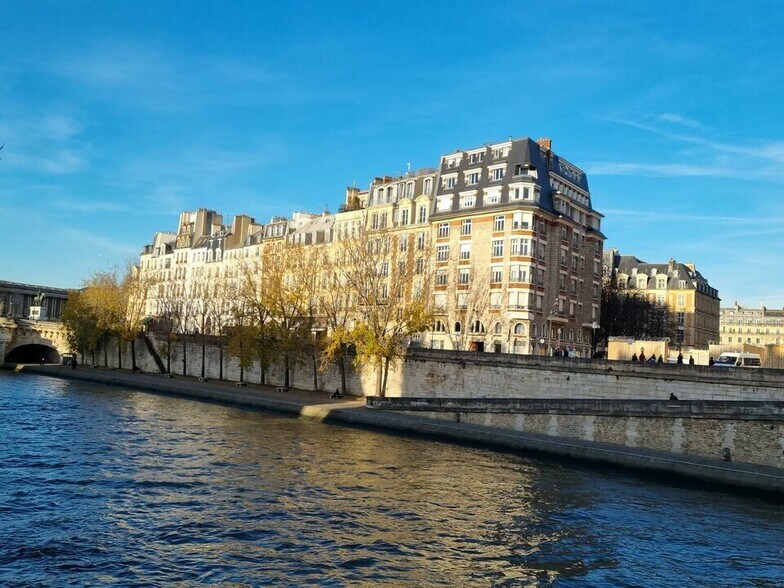 Office in Paris for sale - Building Photo - Image 2 of 10