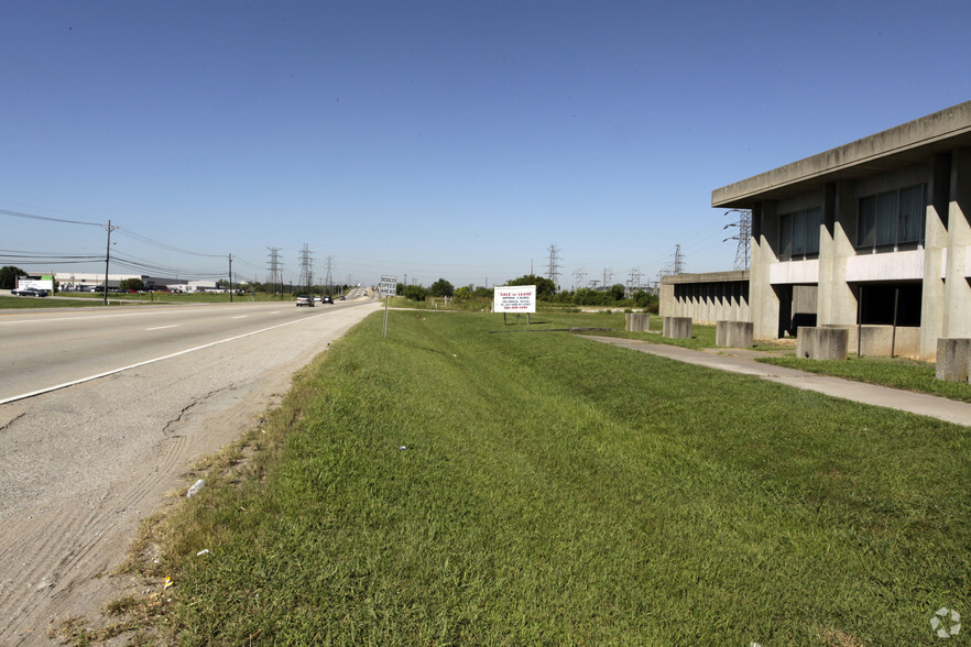 1901 Outer Loop, Louisville, KY for sale - Primary Photo - Image 1 of 1