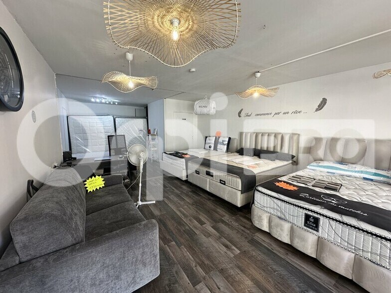 Retail in Saint Symphorien D Ozon for sale - Interior Photo - Image 2 of 5