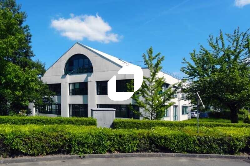 Office in Trappes to rent Building Photo- Image 1 of 9