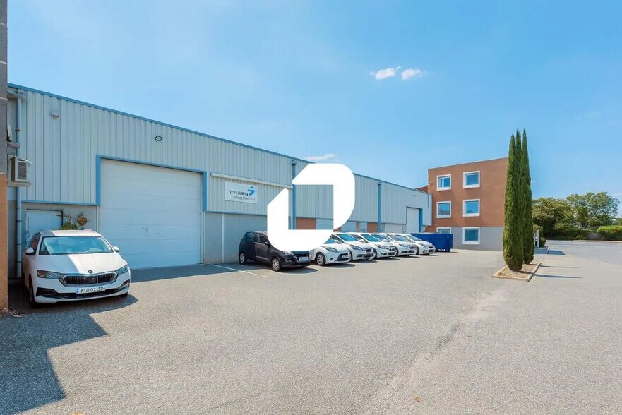 Light Industrial in Chassieu to rent - Building Photo - Image 2 of 17