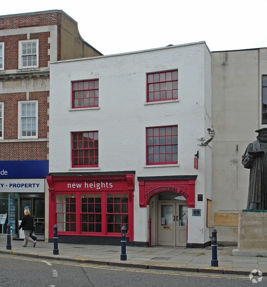 170 High St, Guildford to rent - Building Photo - Image 2 of 12