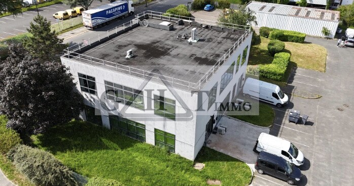 Office in Les Ulis to rent Building Photo- Image 1 of 5