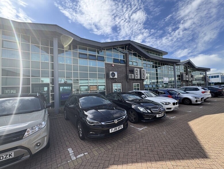 School Ln, Eastleigh to rent - Building Photo - Image 2 of 2