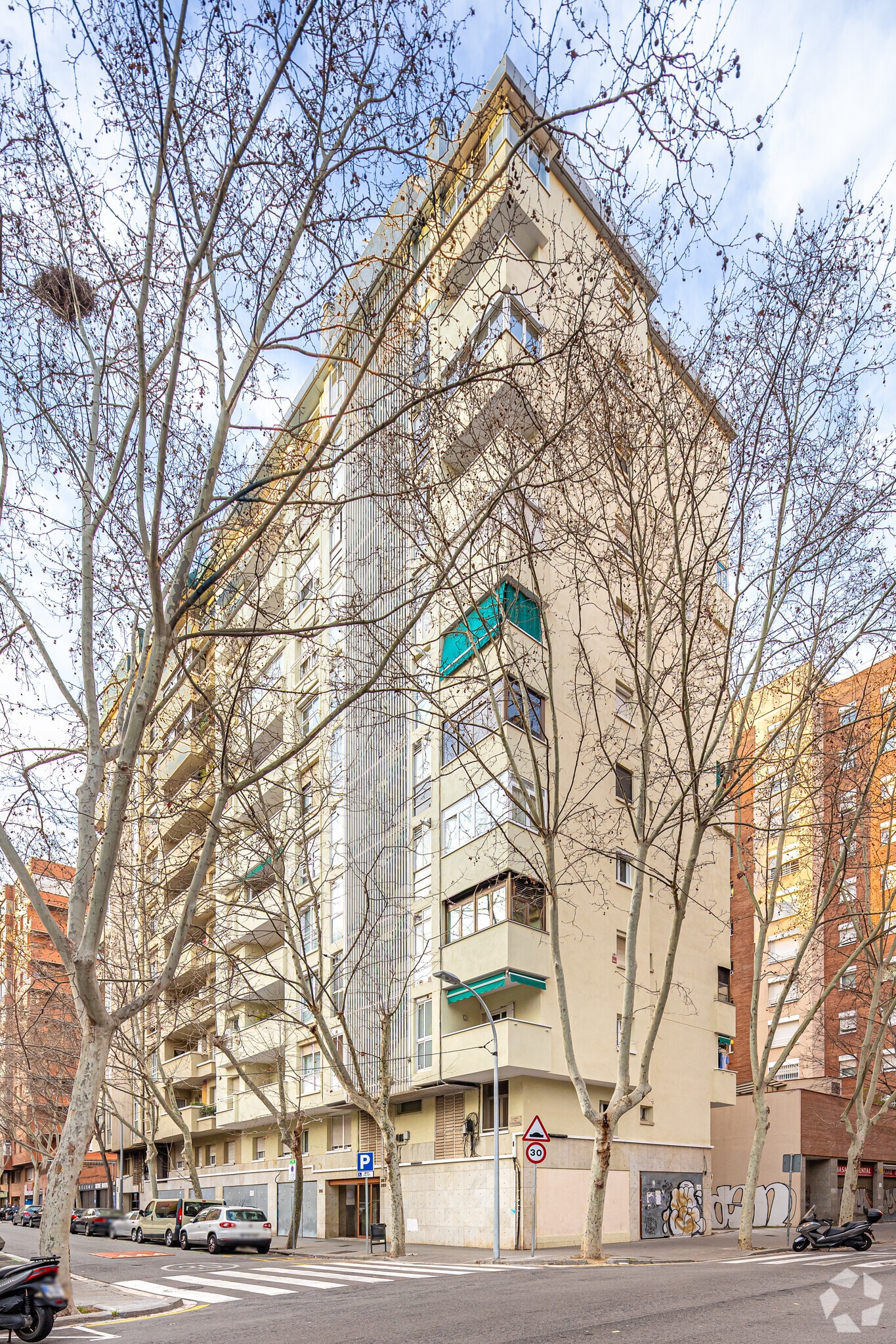 Retail in Barcelona, Barcelona to rent Primary Photo- Image 1 of 5