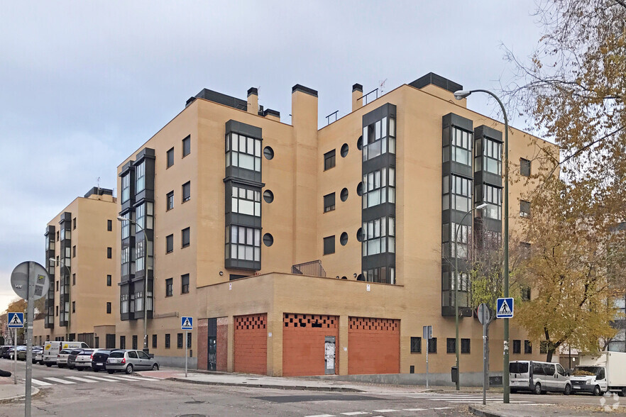 Calle Llanos de Escudero, 54, Madrid, Madrid for sale - Primary Photo - Image 1 of 2