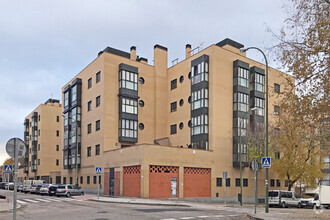 Calle Llanos de Escudero, 54, Madrid, Madrid for sale Primary Photo- Image 1 of 3