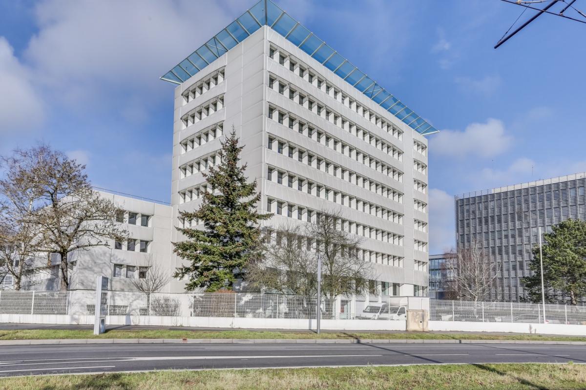 11 Avenue Morane Saulnier, Vélizy-Villacoublay to rent Building Photo- Image 1 of 13
