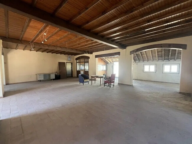 Location Local d'activités 300 m²