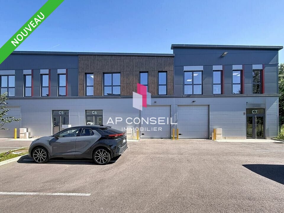 Light Industrial in Feucherolles to rent Building Photo- Image 1 of 9