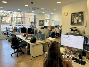Regatta Ln, London to rent Interior Photo- Image 1 of 2