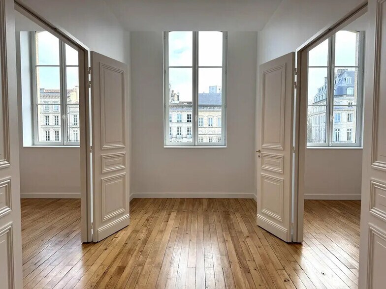 Office in Bordeaux to rent - Interior Photo - Image 2 of 9