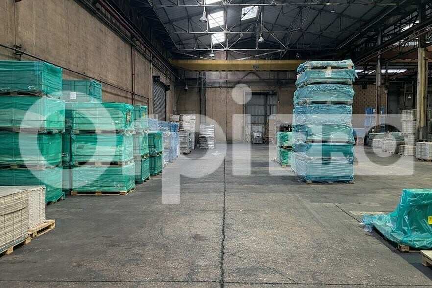 Light Industrial in Ternay to rent - Interior Photo - Image 3 of 6