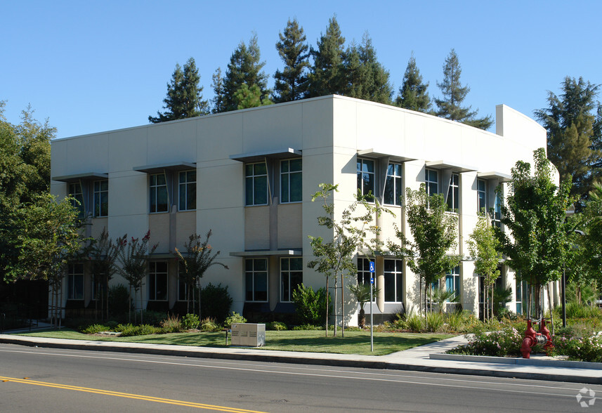 900 University Ave, Sacramento, CA for rent - Building Photo - Image 2 of 2