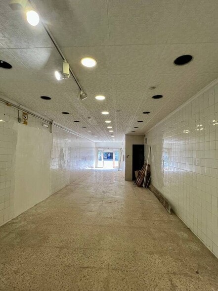 Retail in Sabadell, Barcelona to rent - Interior Photo - Image 3 of 4