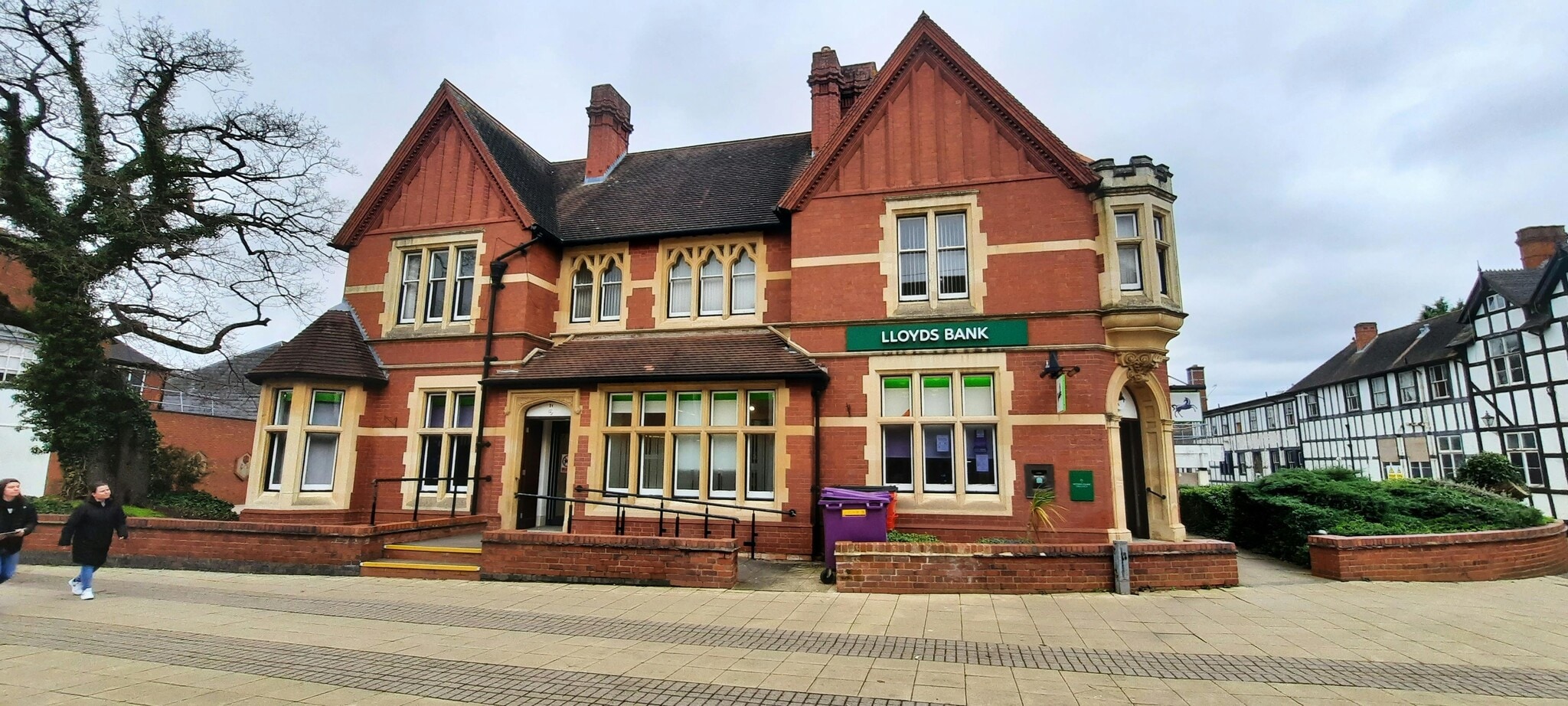 19-21 Victoria Sq, Droitwich to rent Building Photo- Image 1 of 7