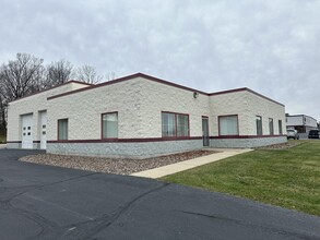 725 N Progress Dr, Saukville, WI for rent Building Photo- Image 1 of 1