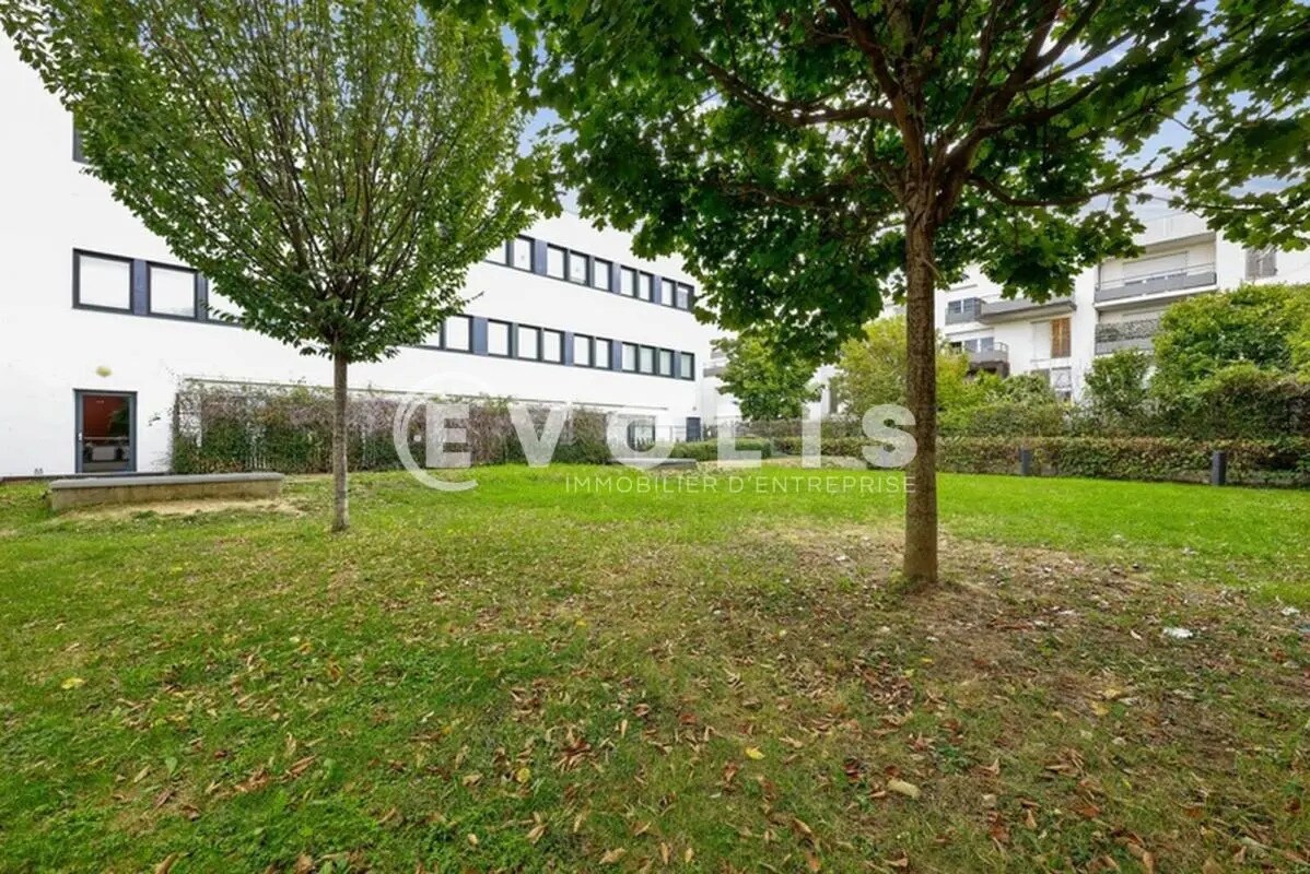 Office in Bondy to rent Building Photo- Image 1 of 15