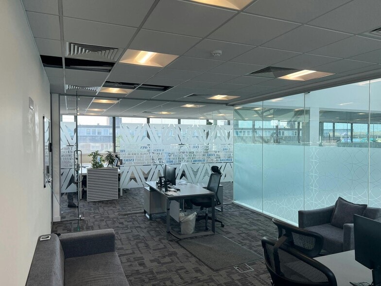 39-49 Commercial Rd, Southampton to rent - Building Photo - Image 2 of 15