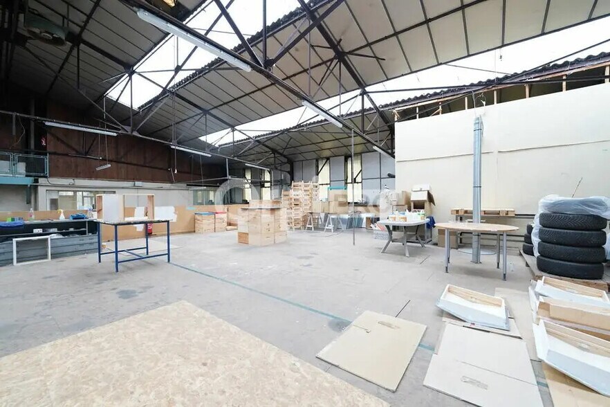 Light Industrial in Villefranche-sur-Saône to rent - Building Photo - Image 3 of 21