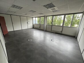 Light Industrial in Trappes for sale Interior Photo- Image 2 of 2