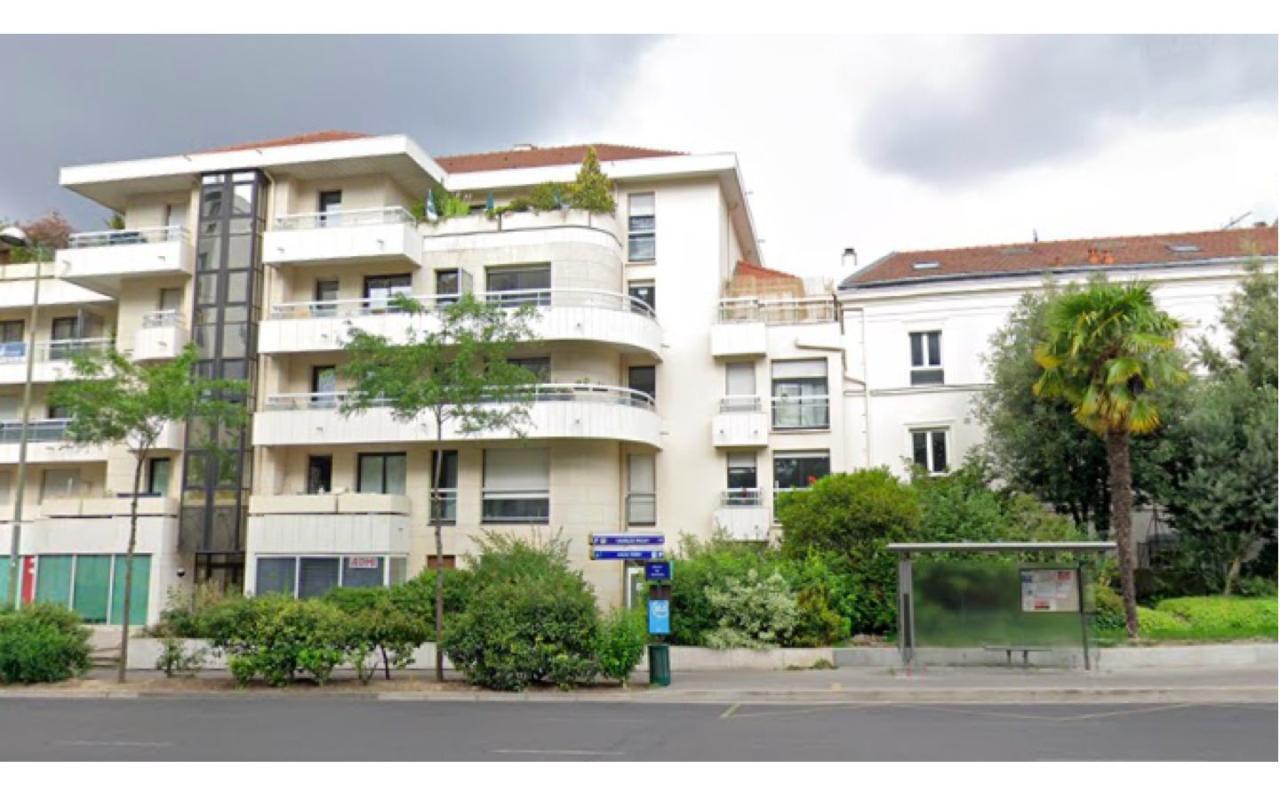 Office in Suresnes for sale Building Photo- Image 1 of 18