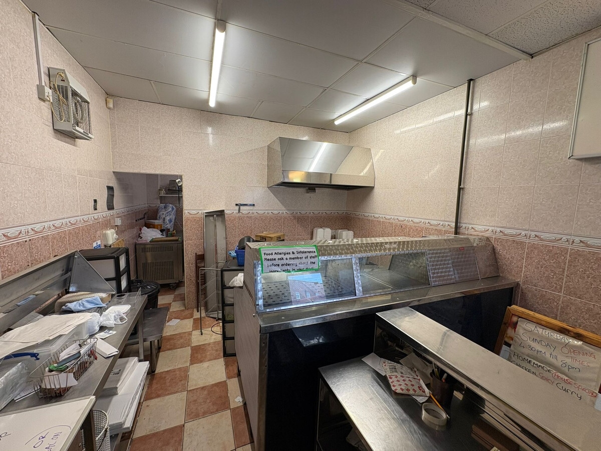 56 Turner Ln, Ashton Under Lyne, GTM OL6 8LP - Unit GRND - - Interior Photo - Image 2 of 4