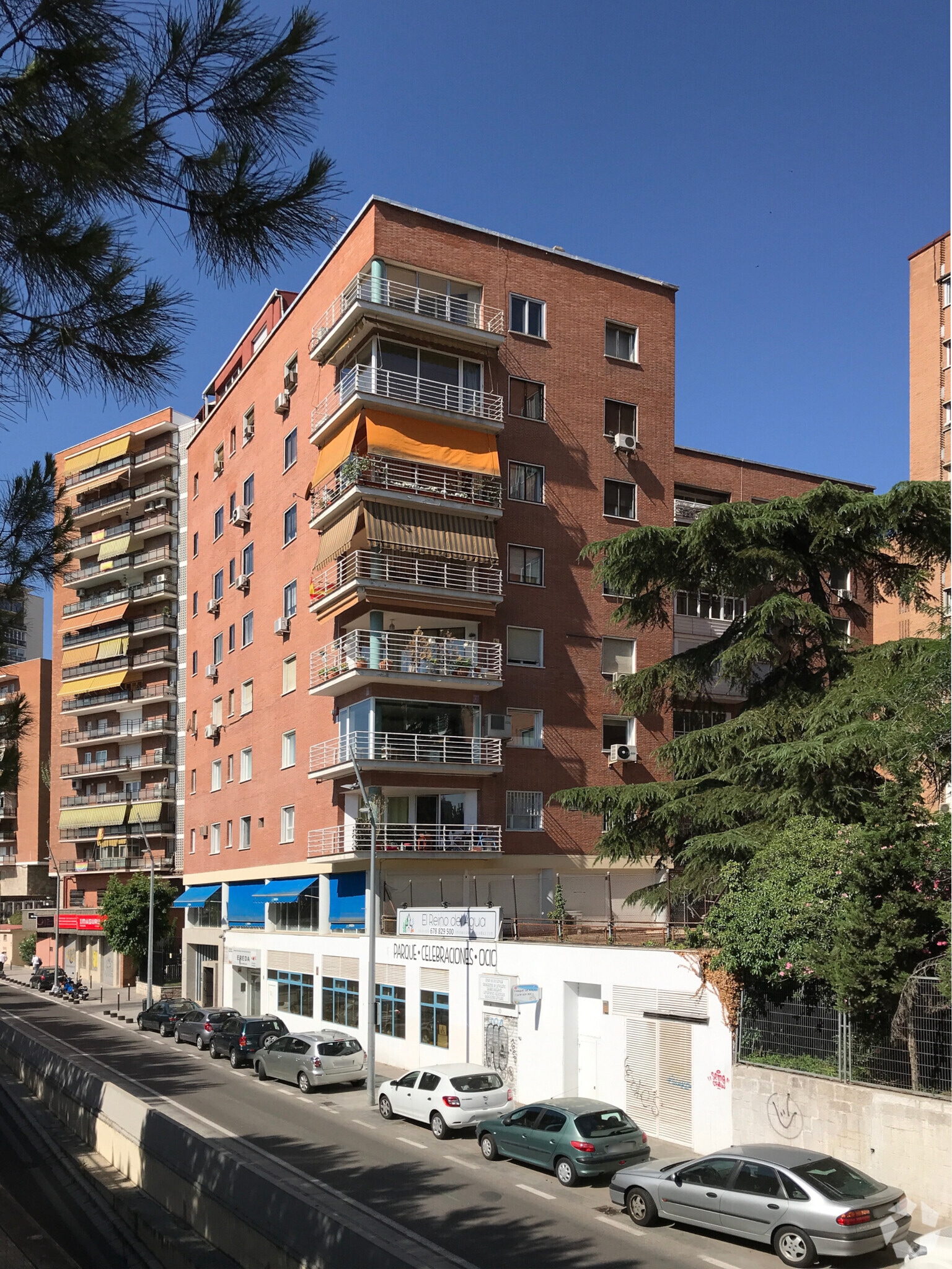 Retail in Madrid, Madrid to rent Primary Photo- Image 1 of 3