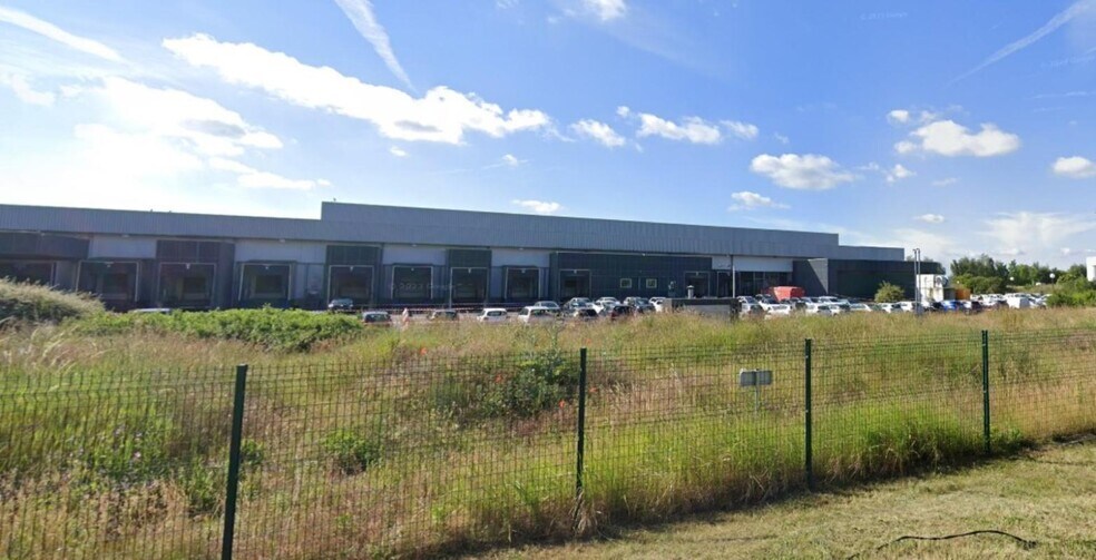 Industrial in SAINT-OUEN-L'AUMONE to rent - Building Photo - Image 2 of 16
