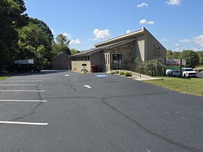 2809 E Oakland Rd, Johnson City, TN for rent Building Photo- Image 1 of 9