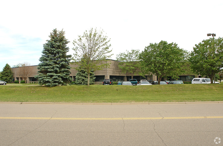 5885 149th St W, Apple Valley, MN for rent - Primary Photo - Image 1 of 4