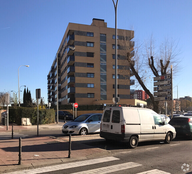 Calle De Móstoles, 78, Fuenlabrada, Madrid for rent - Building Photo - Image 2 of 2