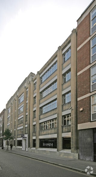 81 Charlotte St, London to rent - Building Photo - Image 3 of 12