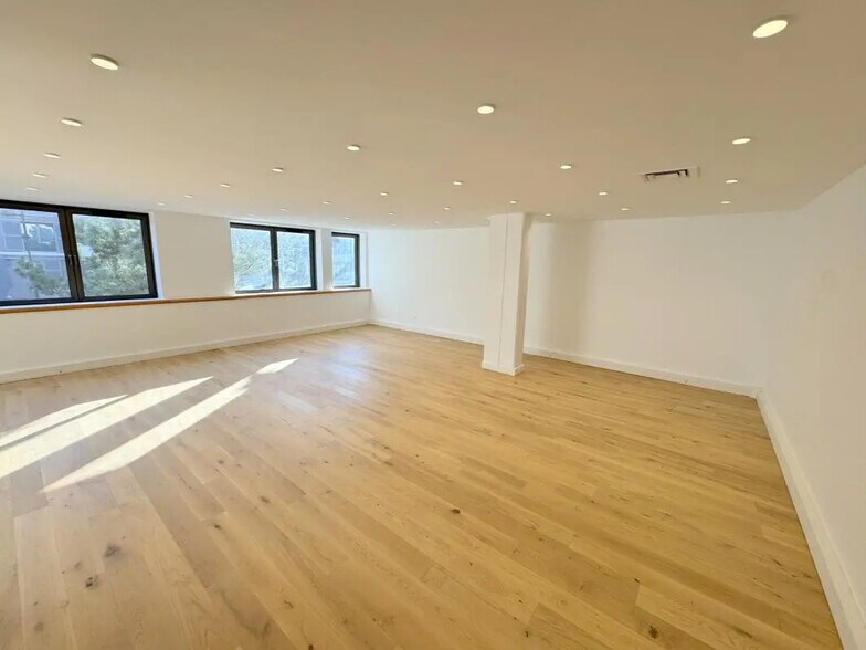 Office in Viroflay to rent - Interior Photo - Image 2 of 8