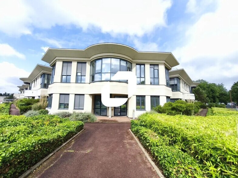 Light Industrial in Créteil to rent - Building Photo - Image 1 of 17