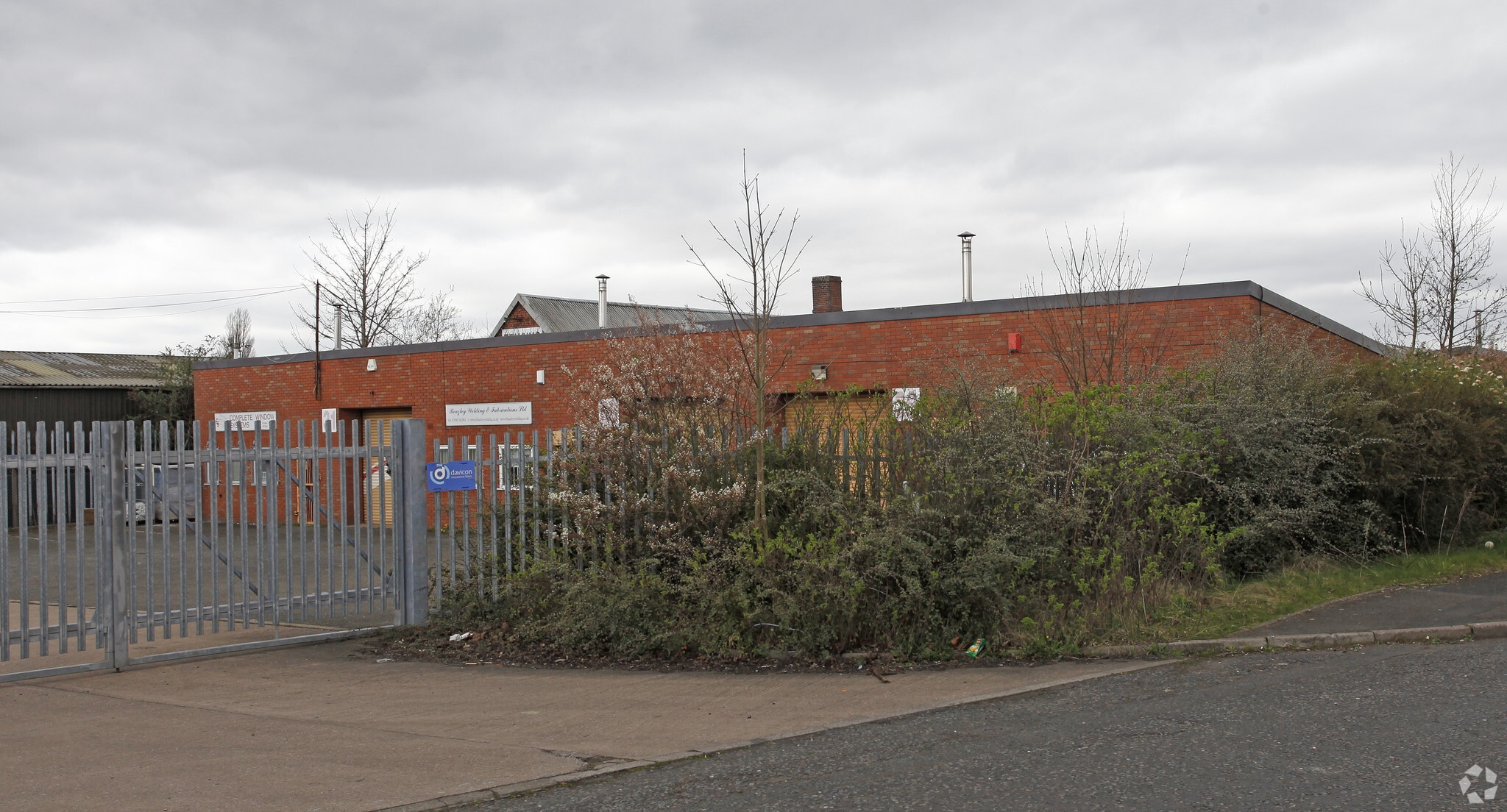 Fens Pool Ave, Brierley Hill to rent Primary Photo- Image 1 of 6