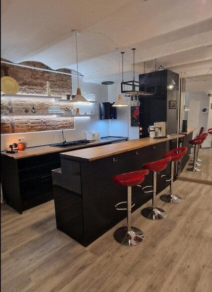 Build-to-Rent in Barcelona, Barcelona for sale - Primary Photo - Image 1 of 3
