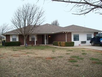 811 N Mustang Rd, Tuttle, OK for rent - Primary Photo - Image 1 of 1