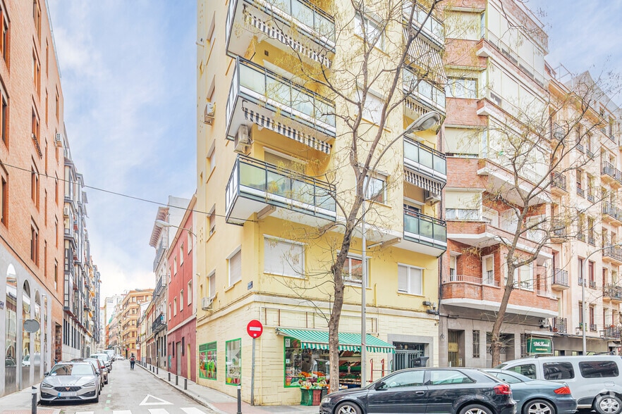 Retail in Madrid, Madrid to rent - Building Photo - Image 1 of 1