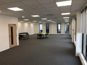 Light Industrial in Le Bourget to rent Interior Photo- Image 2 of 8