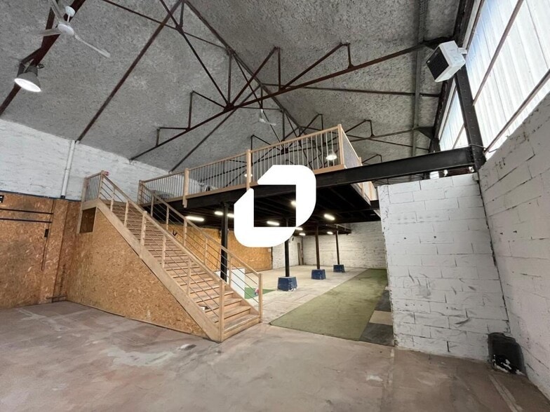 Light Industrial in Lyon to rent - Building Photo - Image 2 of 22