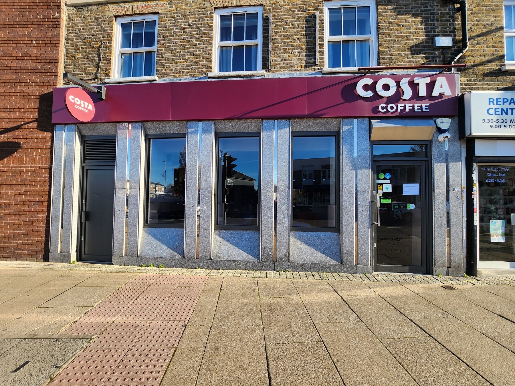 62 Turners Hl, Cheshunt to rent Building Photo- Image 1 of 17