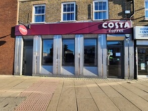 62 Turners Hl, Cheshunt to rent Building Photo- Image 1 of 17